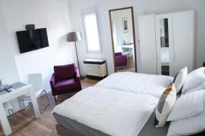 Cama ou camas em um quarto em Pécs Centrum Apartman