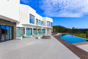 Villa con piscina e patio di Enigma - Nature & Water Hotel a São Teotónio