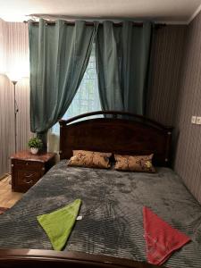 Una cama o camas en una habitación de ArArAt-POZNYAKI Hostel KYIV