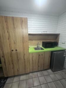 Dapur atau dapur kecil di Albury Garden Court Motel