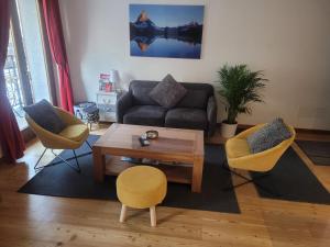 Prostor za sedenje u objektu 4-star apartments in Chamonix centre with free private parking