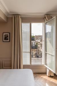 Llit o llits en una habitació de Hôtel Perreyve - Jardin du Luxembourg