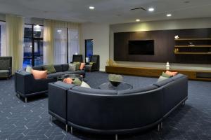 Uma TV ou centro de entretenimento em Courtyard by Marriott Harrisburg Hershey