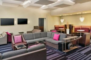 TV i/ili zabavni centar u objektu Courtyard by Marriott New York JFK Airport