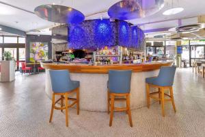 Majoituspaikan Metro Hotel Perth City baari tai lounge-tila