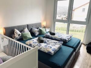 Säng eller sängar i ett rum på Haus Mira, 160qm, 4 Schlafzimmer