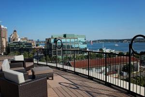 En balkong eller terrass på Courtyard by Marriott Halifax Downtown