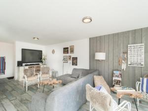 Beachside Apartment at foot of dunes TV 또는 엔터테인먼트 센터