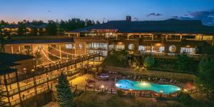 Piscina a Cheyenne Mountain Resort, a Destination by Hyatt Hotels o a prop