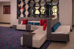 Zona d'estar a Fairfield Inn & Suites by Marriott Altoona