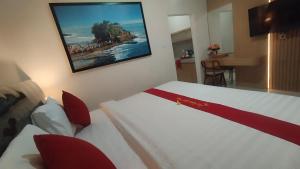 Ліжко або ліжка в номері Puri Rama Guest House Denpasar Bali