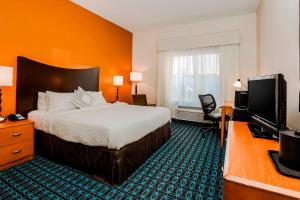 Cama ou camas em um quarto em Fairfield by Marriott Wilkes-Barre