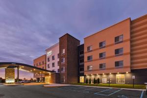 una rappresentazione di un hotel con parcheggio di Fairfield Inn & Suites by Marriott Kalamazoo a Kalamazoo