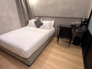 Tempat tidur dalam kamar di Atelier Hotel Abiad Johor Bahru