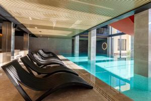 Бассейн в Gold Palace Wellness & Spa или поблизости