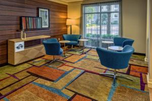 Predel za sedenje v nastanitvi Fairfield Inn and Suites by Marriott Naples