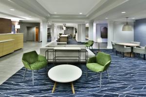 Ruang duduk di Fairfield Inn & Suites by Marriott Richmond Innsbrook