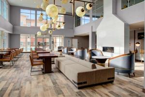 Zona d'estar a Fairfield Inn & Suites by Marriott Boulder Broomfield/Interlocken