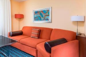 אזור ישיבה ב-Fairfield Inn & Suites Kansas City Lee's Summit