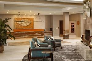 Uma área de estar em Fairfield Inn & Suites By Marriott Louisville Northeast