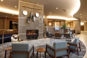 Uma TV ou centro de entretenimento em Fairfield Inn & Suites By Marriott Louisville Northeast