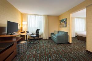 TV i/ili zabavni centar u objektu Fairfield Inn & Suites by Marriott Calgary Downtown