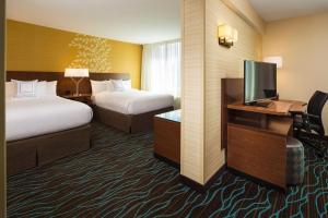 Krevet ili kreveti u jedinici u objektu Fairfield Inn & Suites by Marriott Calgary Downtown