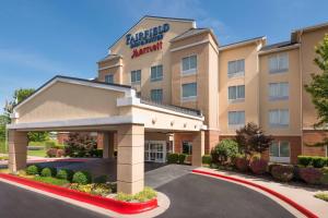 une représentation de l'avant d'un hôtel dans l'établissement Fairfield Inn & Suites by Marriott Springdale, à Springdale