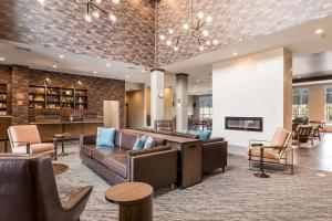 Гостиная зона в Four Points by Sheraton Elkhart