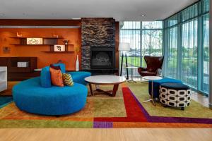 A seating area at Fairfield Inn & Suites by Marriott Lansing at Eastwood