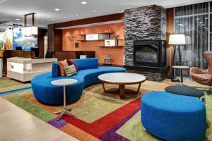 A seating area at Fairfield Inn & Suites by Marriott Lansing at Eastwood