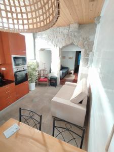 A kitchen or kitchenette at Anjo33 Flats