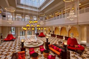 ITC Rajputana, a Luxury Collection Hotel, Jaipur tesisinde bir oturma alanı