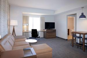 TV at/o entertainment center sa Residence Inn by Marriott Colorado Springs First & Main