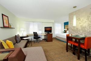 โทรทัศน์และ/หรือระบบความบันเทิงของ Residence Inn Colorado Springs South