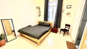 Tempat tidur dalam kamar di Môn Bạc Home