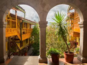 Amaru Colonial tesisinde bir balkon veya teras