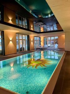 Piscina a FAIR RESORT All Inclusive Wellness & Spa Hotel Jena o a prop