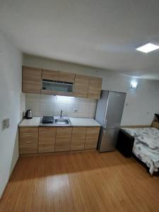 Nhà bếp/bếp nhỏ tại Apartmani Strahinic