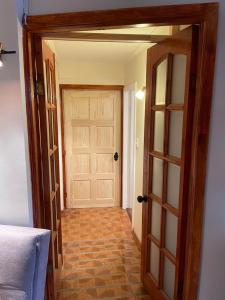 an open door in a room with a hallway at Alojamientos en Torrealba, Recreo in Viña del Mar