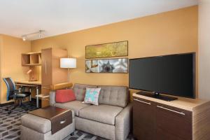 Телевизия и/или развлекателен център в TownePlace Suites by Marriott Denver West Federal Center