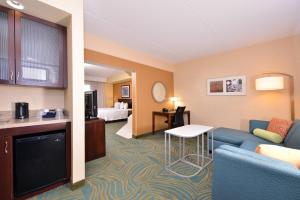 ครัวหรือมุมครัวของ SpringHill Suites Arundel Mills BWI Airport