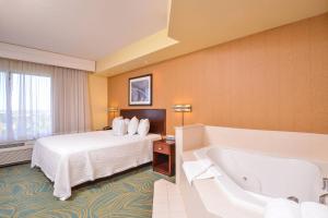 เตียงในห้องที่ SpringHill Suites Arundel Mills BWI Airport