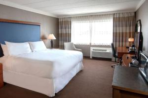 Tempat tidur dalam kamar di Sheraton Niagara Falls