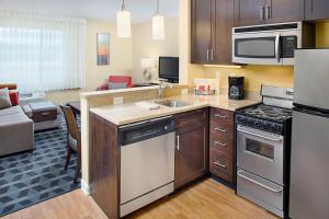 מטבח או מטבחון ב-TownePlace Suites by Marriott Fayetteville N / Springdale