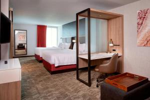 Krevet ili kreveti u jedinici u objektu SpringHill Suites by Marriott Grand Rapids West