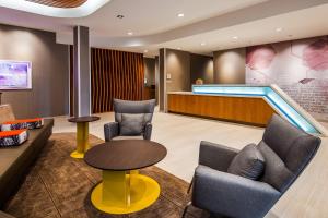 Ruang duduk di SpringHill Suites by Marriott Chambersburg