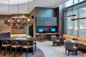 Atpūtas zona naktsmītnē SpringHill Suites by Marriott Milwaukee Downtown