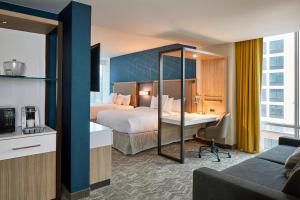 Cama ou camas em um quarto em SpringHill Suites by Marriott Nashville Downtown/Convention Center