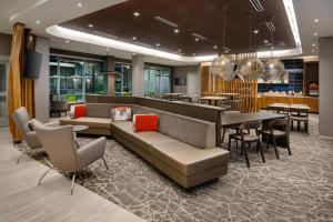 Un lugar para sentarse en SpringHill Suites by Marriott Indianapolis Keystone